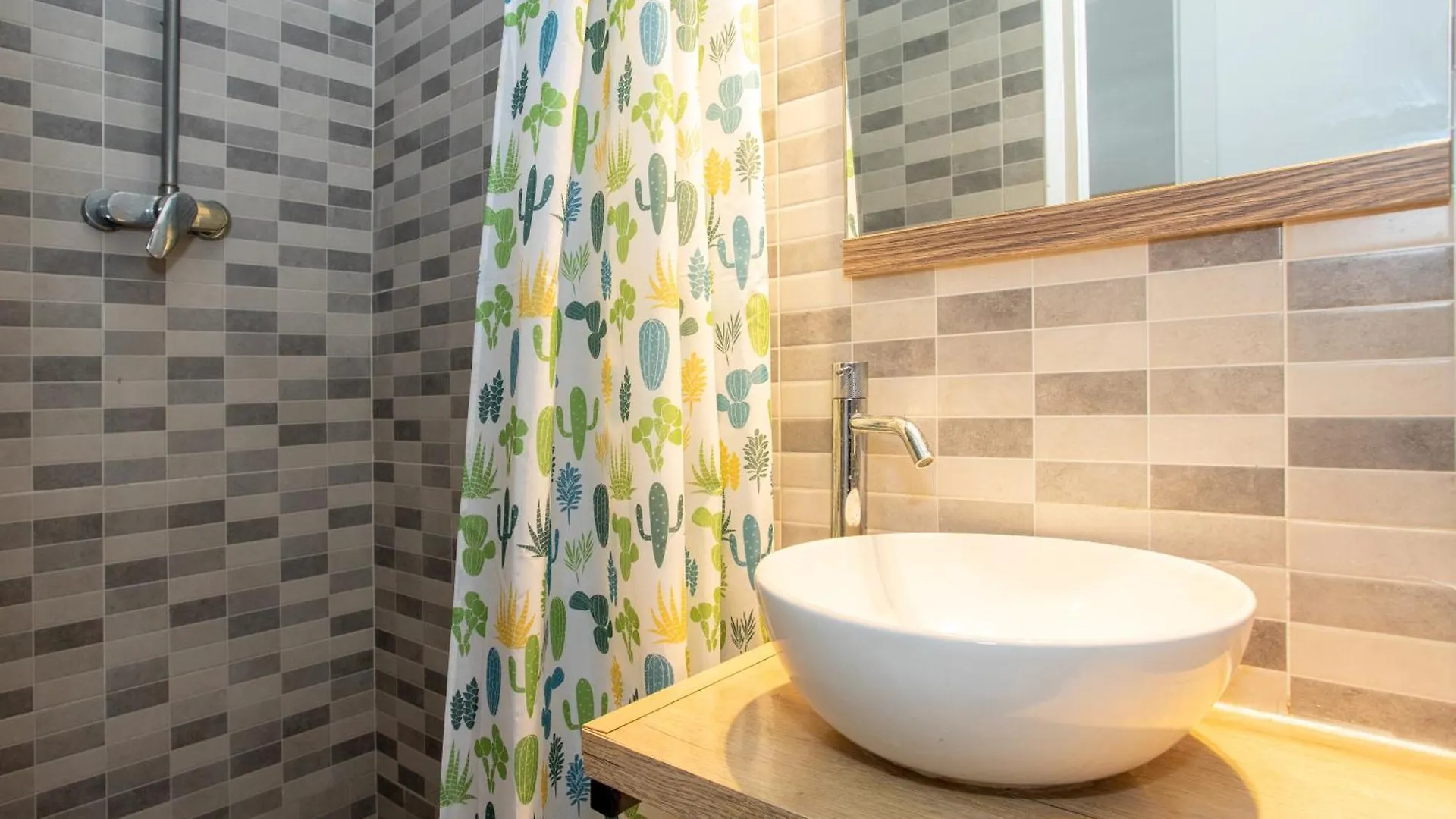 Sunshine & Beach Urban Two-Bedroom Barcelona Apartman