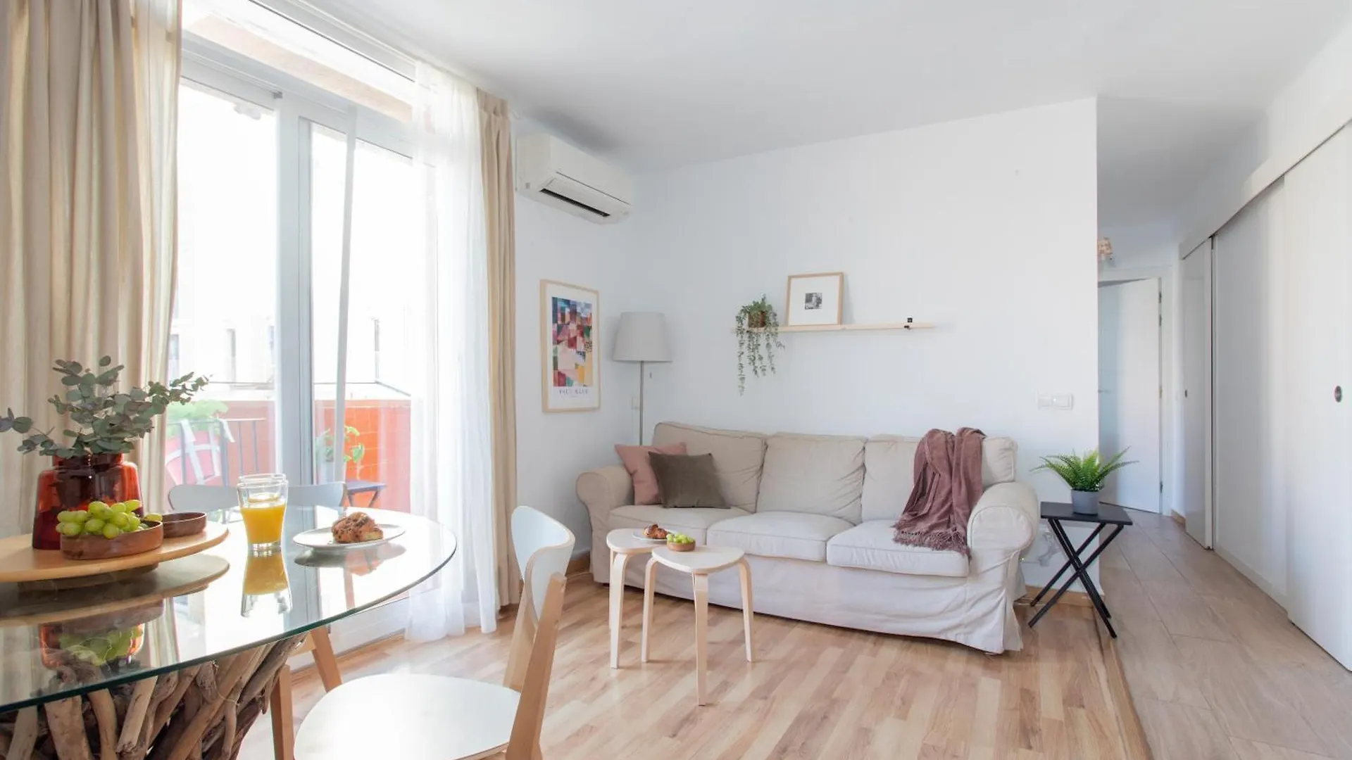 Sunshine & Beach Urban Two-Bedroom Barcelona